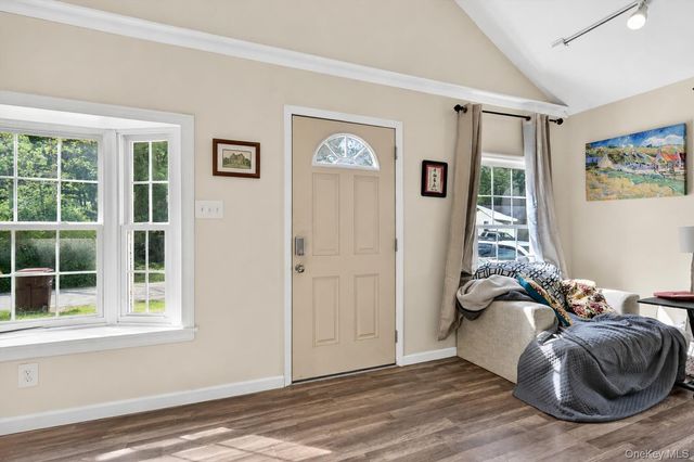 24 Avenue L, Godeffroy, NY 12729