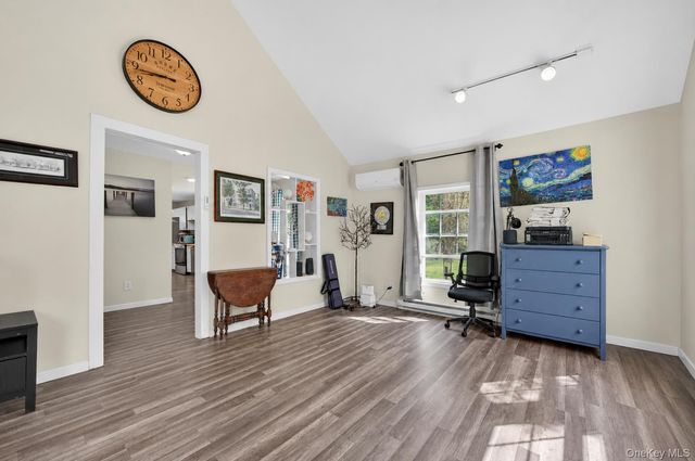 24 Avenue L, Godeffroy, NY 12729