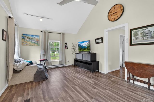 24 Avenue L, Godeffroy, NY 12729