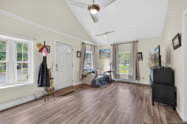 24 Avenue L, Godeffroy, NY 12729