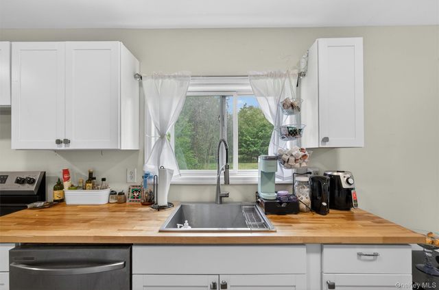 24 Avenue L, Godeffroy, NY 12729