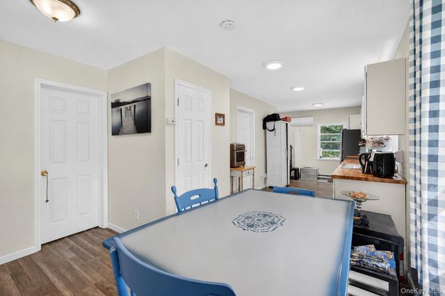 24 Avenue L, Godeffroy, NY 12729