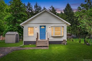 24 Avenue L, Godeffroy, NY 12729