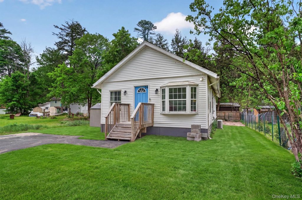 24 Avenue L, Godeffroy, NY 12729