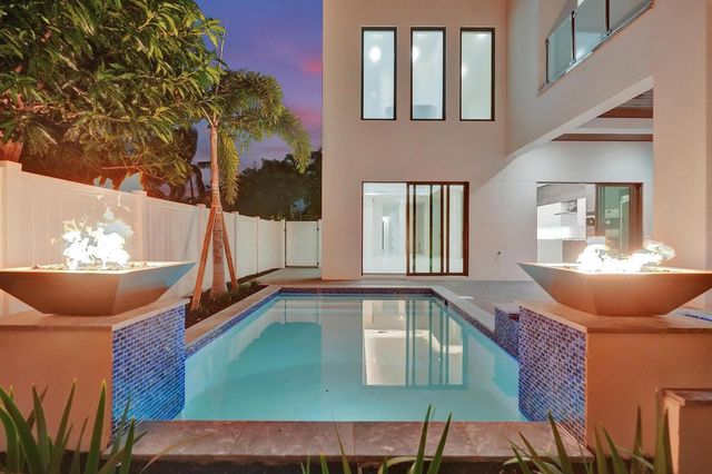 4524 Seagrape Drive 2 South, Lauderdale By The Sea, FL 33308