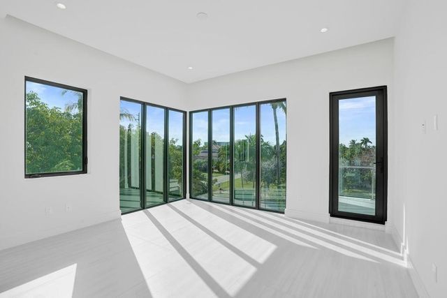 4524 Seagrape Drive 2 South, Lauderdale By The Sea, FL 33308