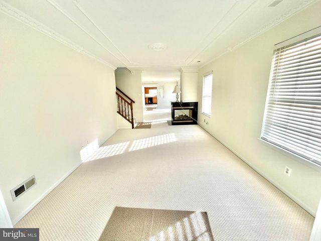 46 MAPLE LEAF CIR, Sewell, NJ 08080