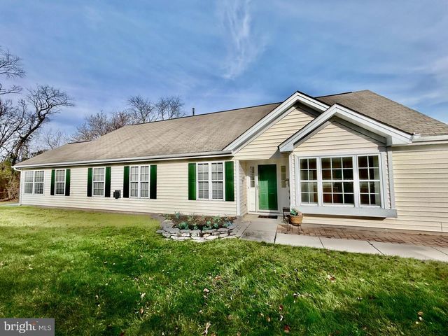 46 MAPLE LEAF CIR, Sewell, NJ 08080