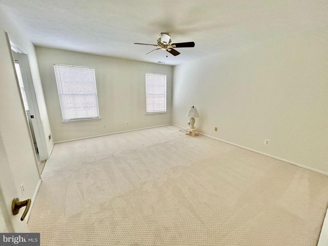 46 MAPLE LEAF CIR, Sewell, NJ 08080