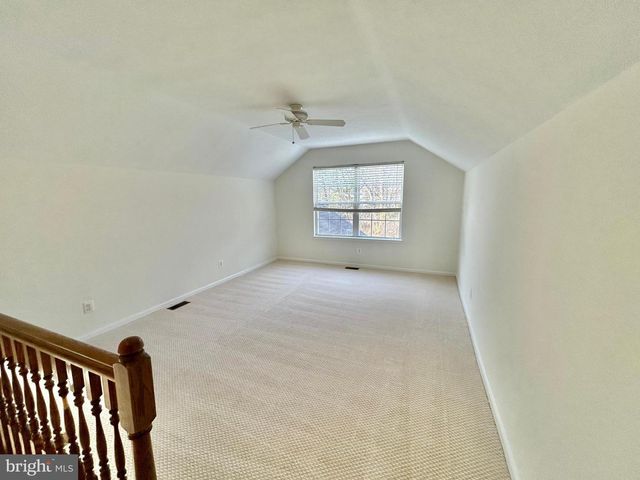 46 MAPLE LEAF CIR, Sewell, NJ 08080