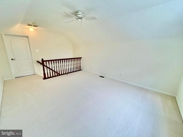 46 MAPLE LEAF CIR, Sewell, NJ 08080