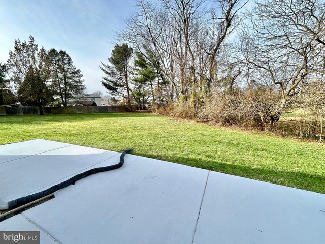 46 MAPLE LEAF CIR, Sewell, NJ 08080