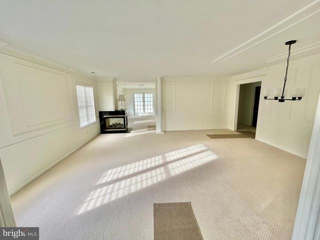 46 MAPLE LEAF CIR, Sewell, NJ 08080