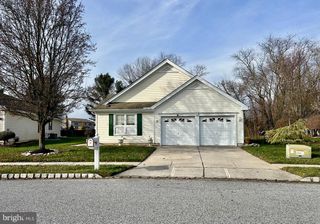 46 MAPLE LEAF CIR, Sewell, NJ 08080