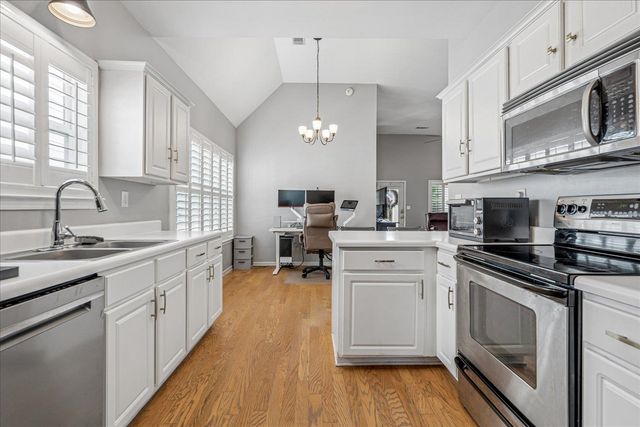 1043 E ISLAND PL, Memphis, TN 38103