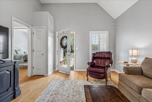 1043 E ISLAND PL, Memphis, TN 38103