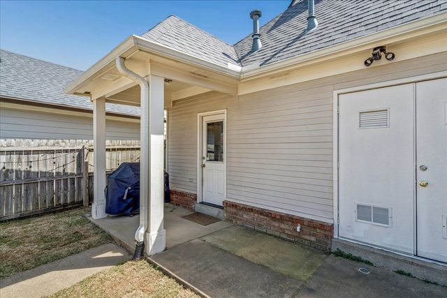 1043 E ISLAND PL, Memphis, TN 38103