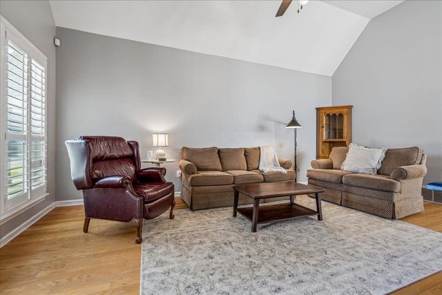 1043 E ISLAND PL, Memphis, TN 38103