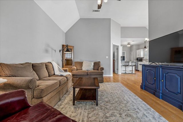 1043 E ISLAND PL, Memphis, TN 38103