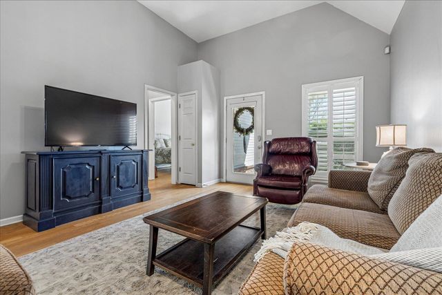 1043 E ISLAND PL, Memphis, TN 38103