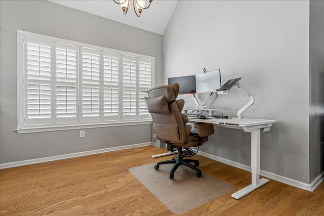 1043 E ISLAND PL, Memphis, TN 38103