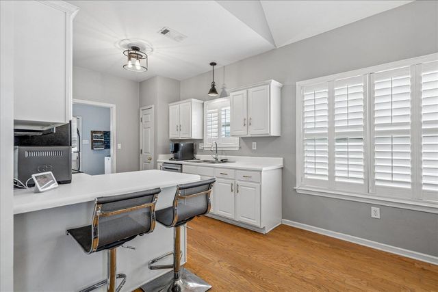 1043 E ISLAND PL, Memphis, TN 38103