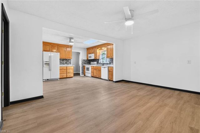 21 Aspenwood DR, Hampton, VA 23666