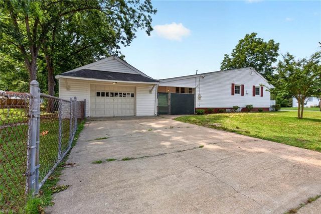 21 Aspenwood DR, Hampton, VA 23666
