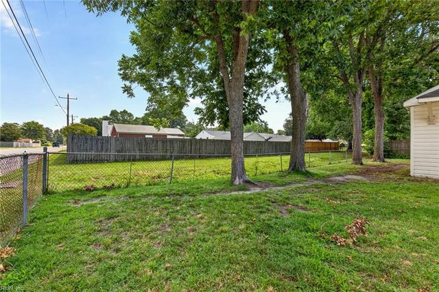 21 Aspenwood DR, Hampton, VA 23666