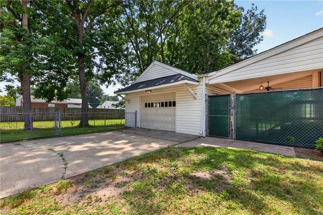 21 Aspenwood DR, Hampton, VA 23666