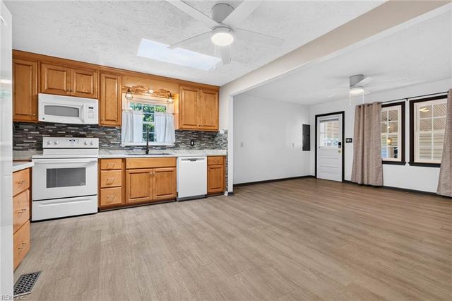 21 Aspenwood DR, Hampton, VA 23666