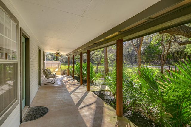 611 Thurman CIR, Kingsland, TX 78639