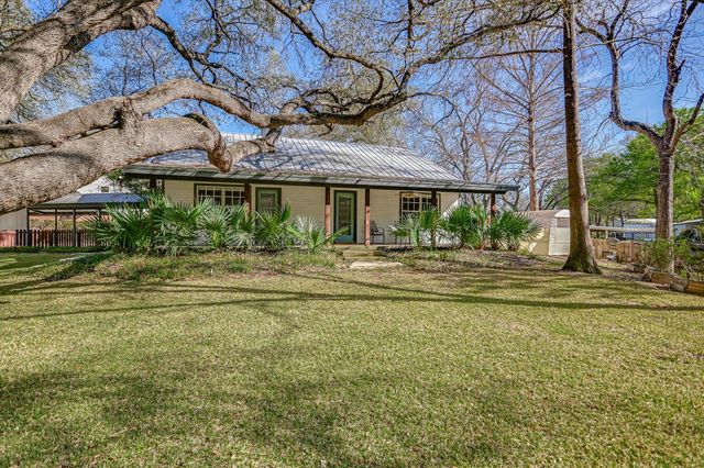 611 Thurman CIR, Kingsland, TX 78639