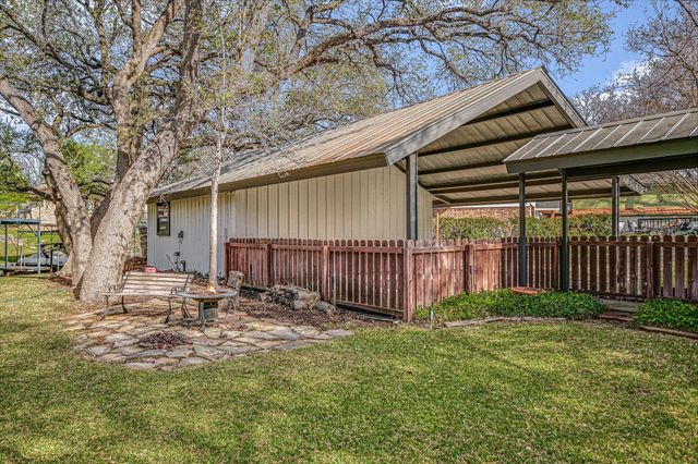 611 Thurman CIR, Kingsland, TX 78639