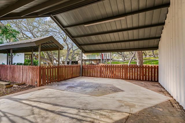 611 Thurman CIR, Kingsland, TX 78639