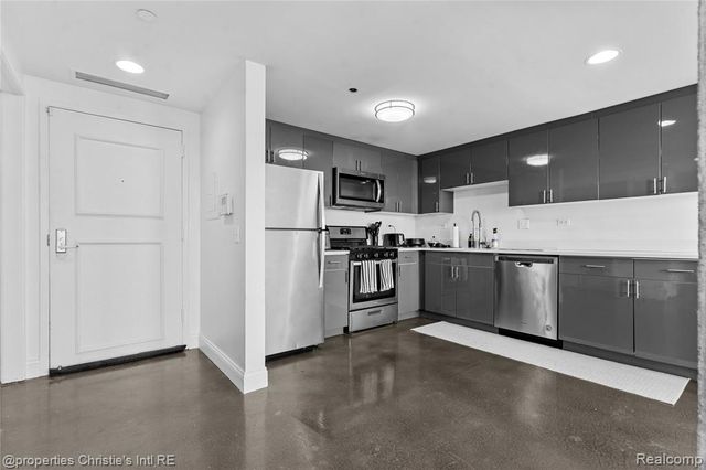 3320 Spinnaker Lane 17E, Detroit, MI 48207