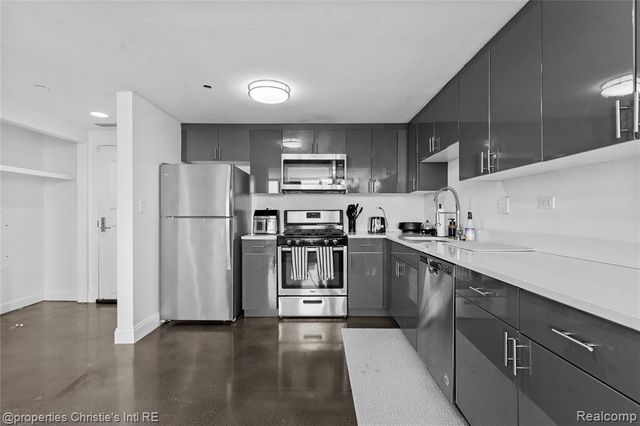 3320 Spinnaker Lane 17E, Detroit, MI 48207