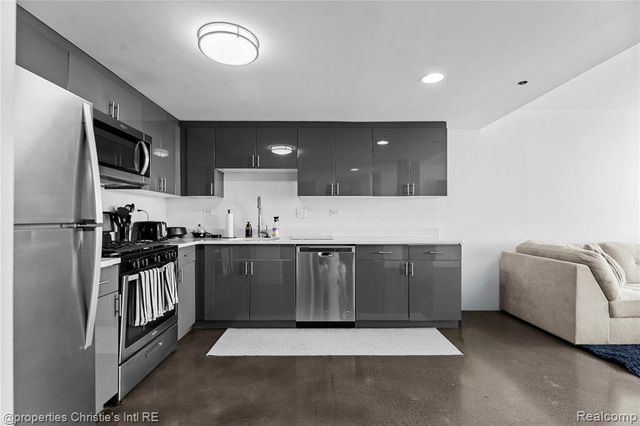 3320 Spinnaker Lane 17E, Detroit, MI 48207