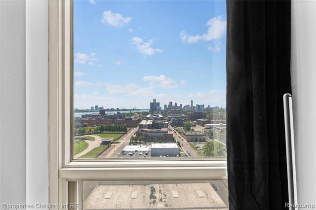 3320 Spinnaker Lane 17E, Detroit, MI 48207