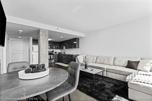 3320 Spinnaker Lane 17E, Detroit, MI 48207