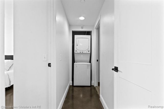3320 Spinnaker Lane 17E, Detroit, MI 48207