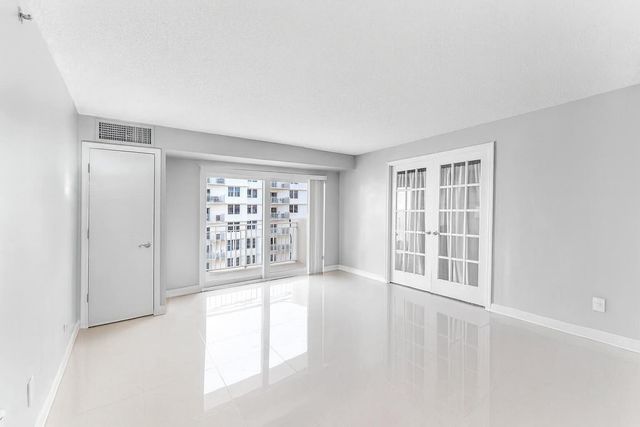 3215 S Ocean Boulevard 407, Highland Beach, FL 33487