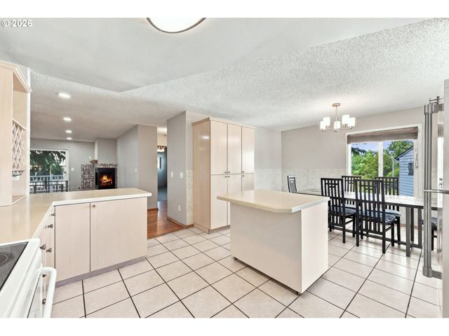 14840 Ne ROSE Pkwy, Portland, OR 97230