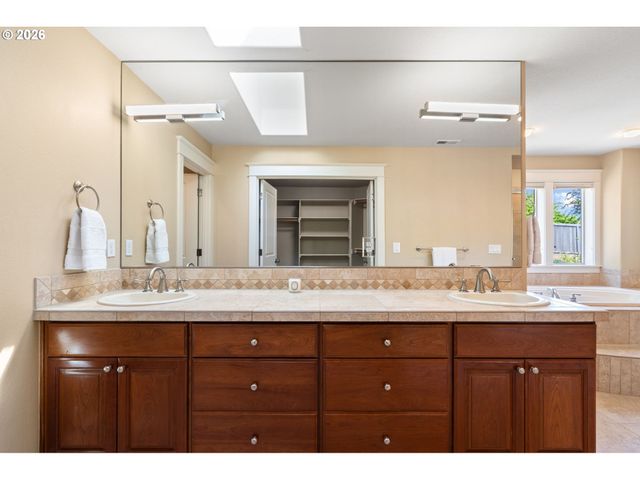 14342 Se DONATELLO Loop, Happy Valley, OR 97086