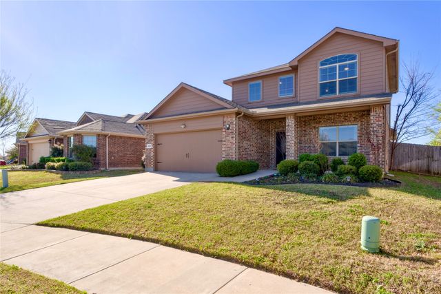 8204 Windsor Forest Drive, Fort Worth, TX 76120