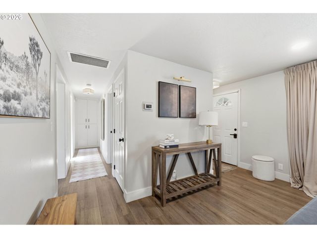 562 WARRINGTON Ave, Eugene, OR 97404