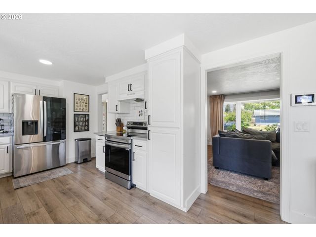 562 WARRINGTON Ave, Eugene, OR 97404