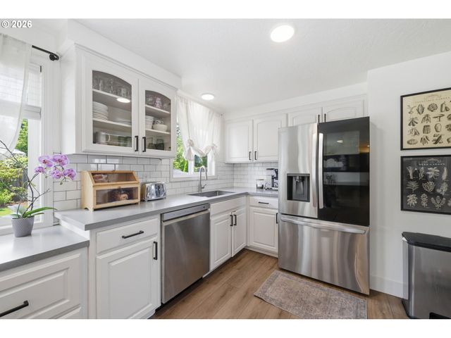 562 WARRINGTON Ave, Eugene, OR 97404