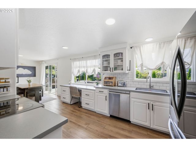 562 WARRINGTON Ave, Eugene, OR 97404