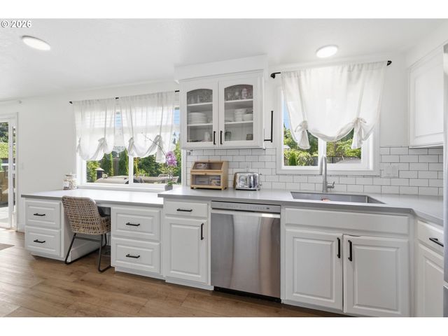 562 WARRINGTON Ave, Eugene, OR 97404